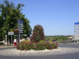 Типичный французский кольцевой перекресток в нетипичном городке Сент-Эмилион